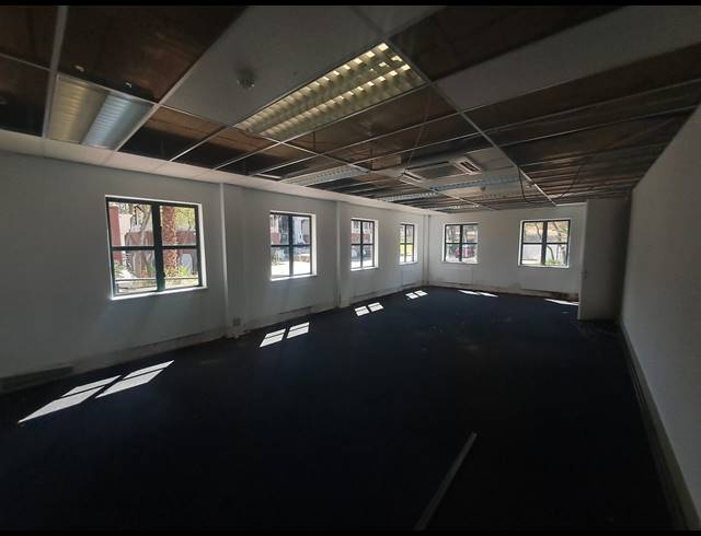 464M² OFFICE TO LET IN HYDE PARK